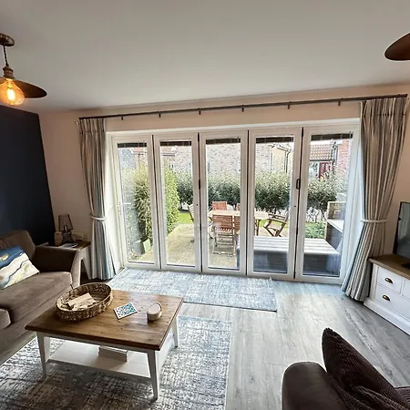 The Sandpiper - Part Of The The Bay Filey Village With Pool, Gym And Direct Access, Pub, Restaurant, Tennis And Meadows Walks Reighton