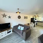 The Sandpiper - Part Of The The Bay Filey Village With Pool, Gym And Direct Access, Pub, Restaurant, Tennis And Meadows Walks بيت للعطل Reighton