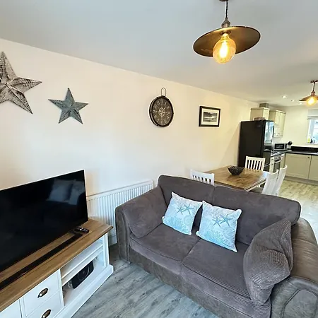 The Sandpiper - Part Of The The Bay Filey Village With Pool, Gym And Direct Access, Pub, Restaurant, Tennis And Meadows Walks * Reighton